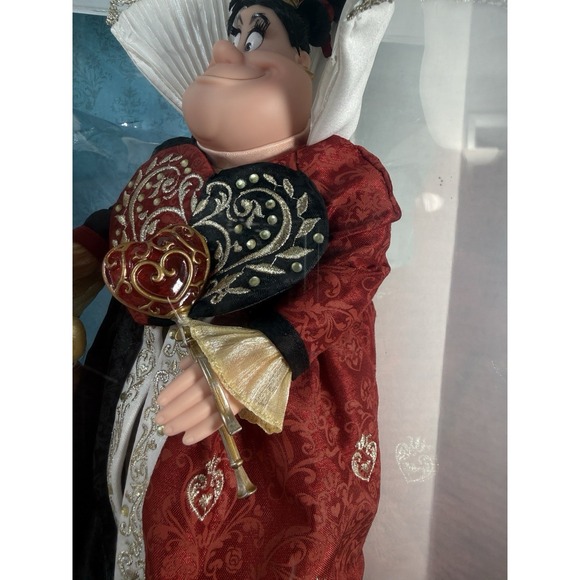 Disney Alice In Wonderland Queen Of Hearts Fairytale Designer Exclusive Doll Set - Picture 9 of 17